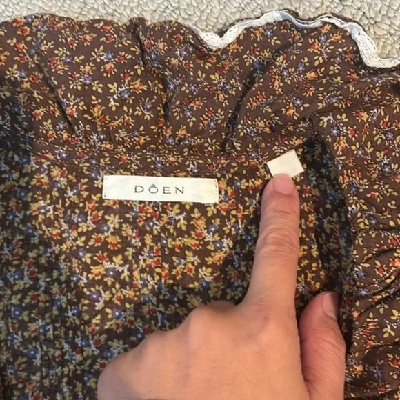 Doen Floral Ruffle Blouse - Picture 2 of 3